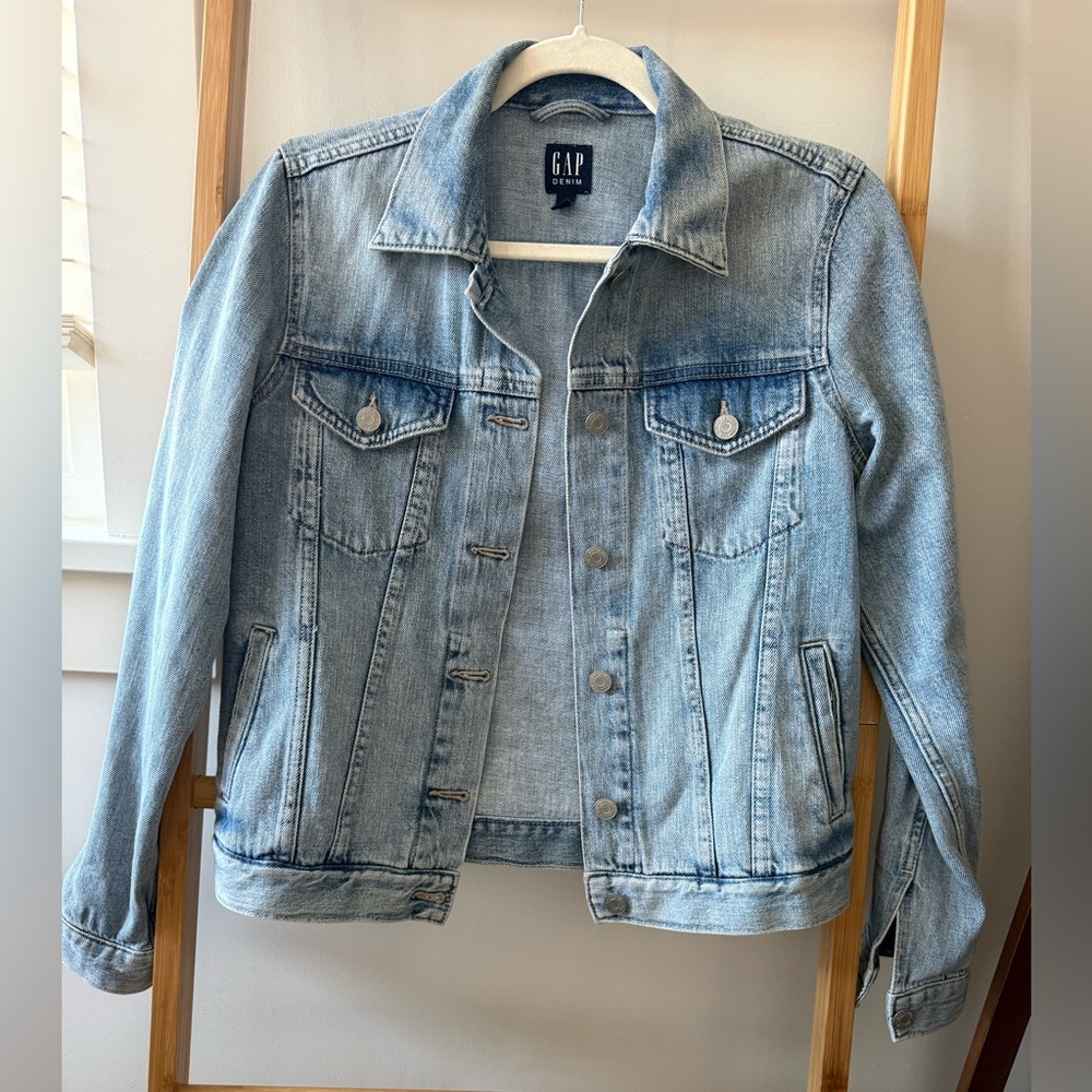 GAP Women's Classic Light Blue Jean Jacket - size small